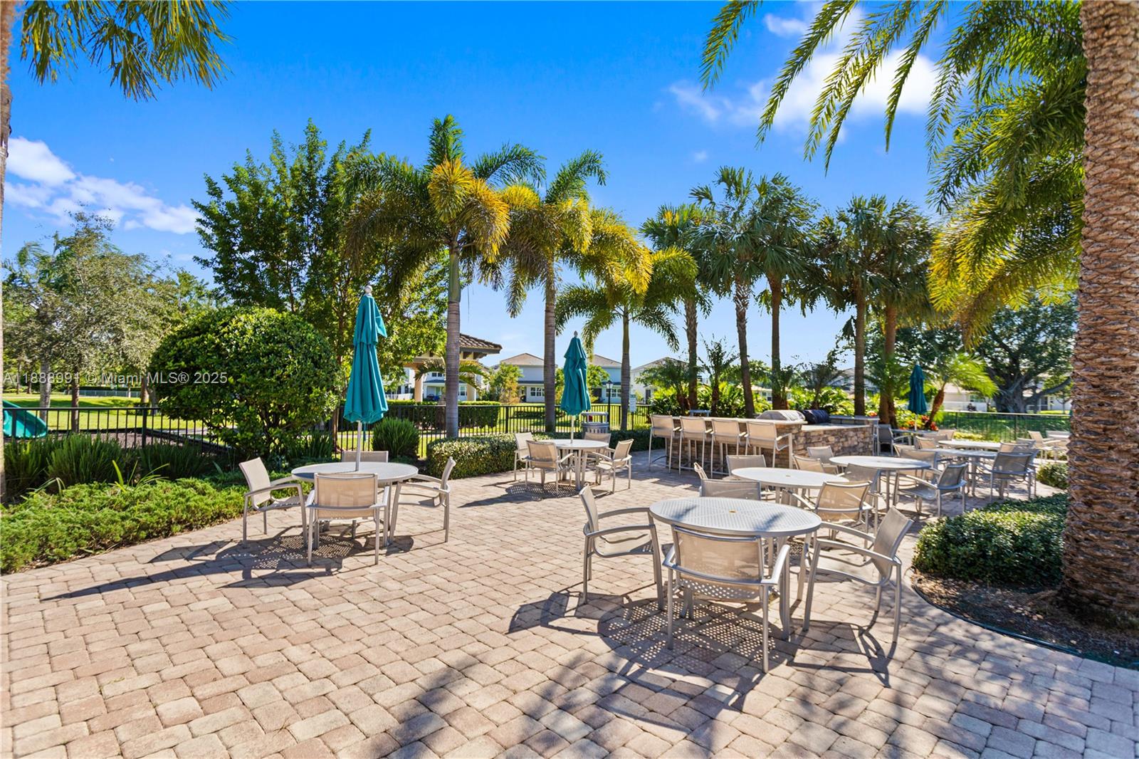 HILLCREST COUNTRY CLUB NO - Residential Lease