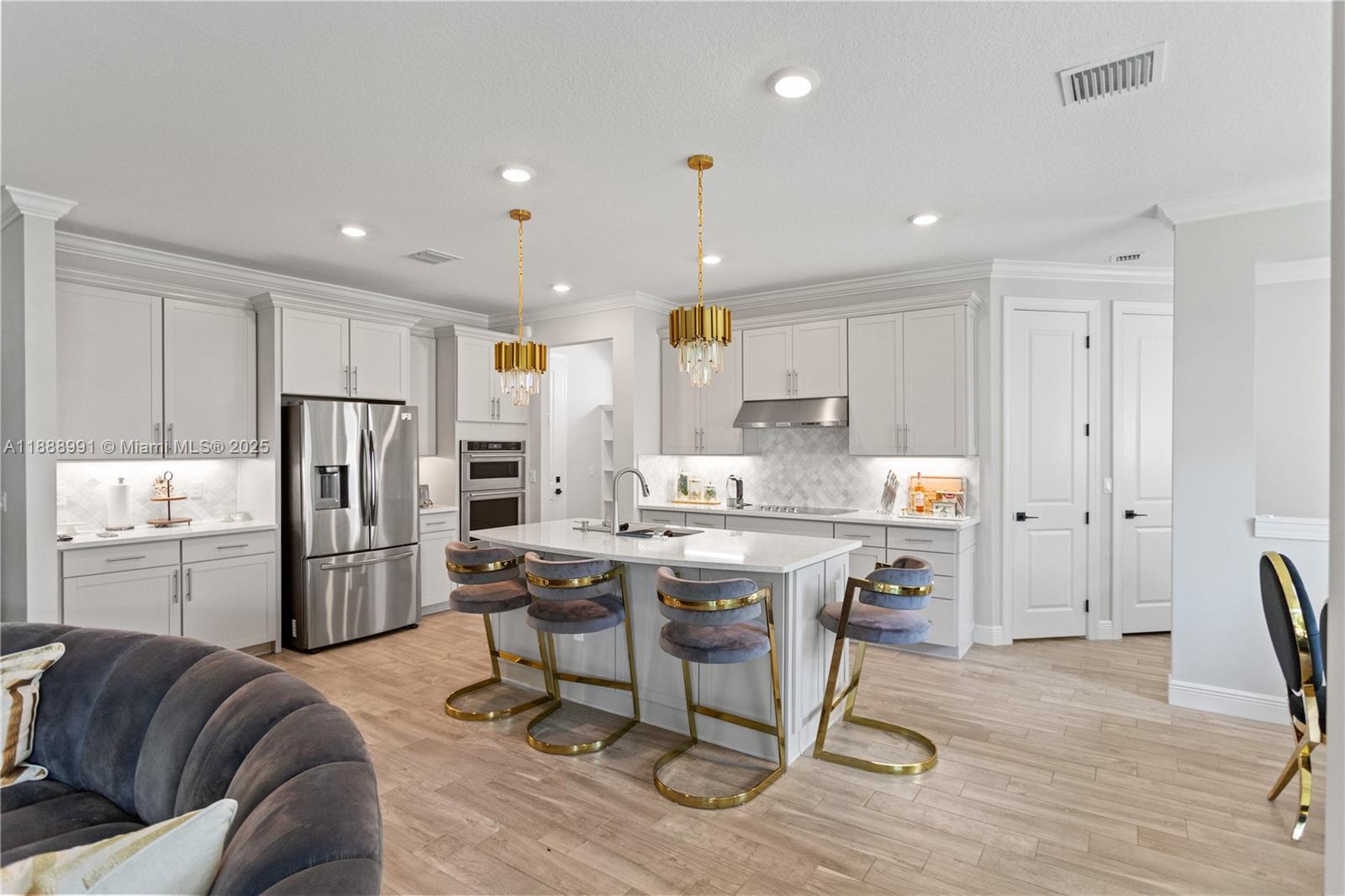 HILLCREST COUNTRY CLUB NO - Residential Lease