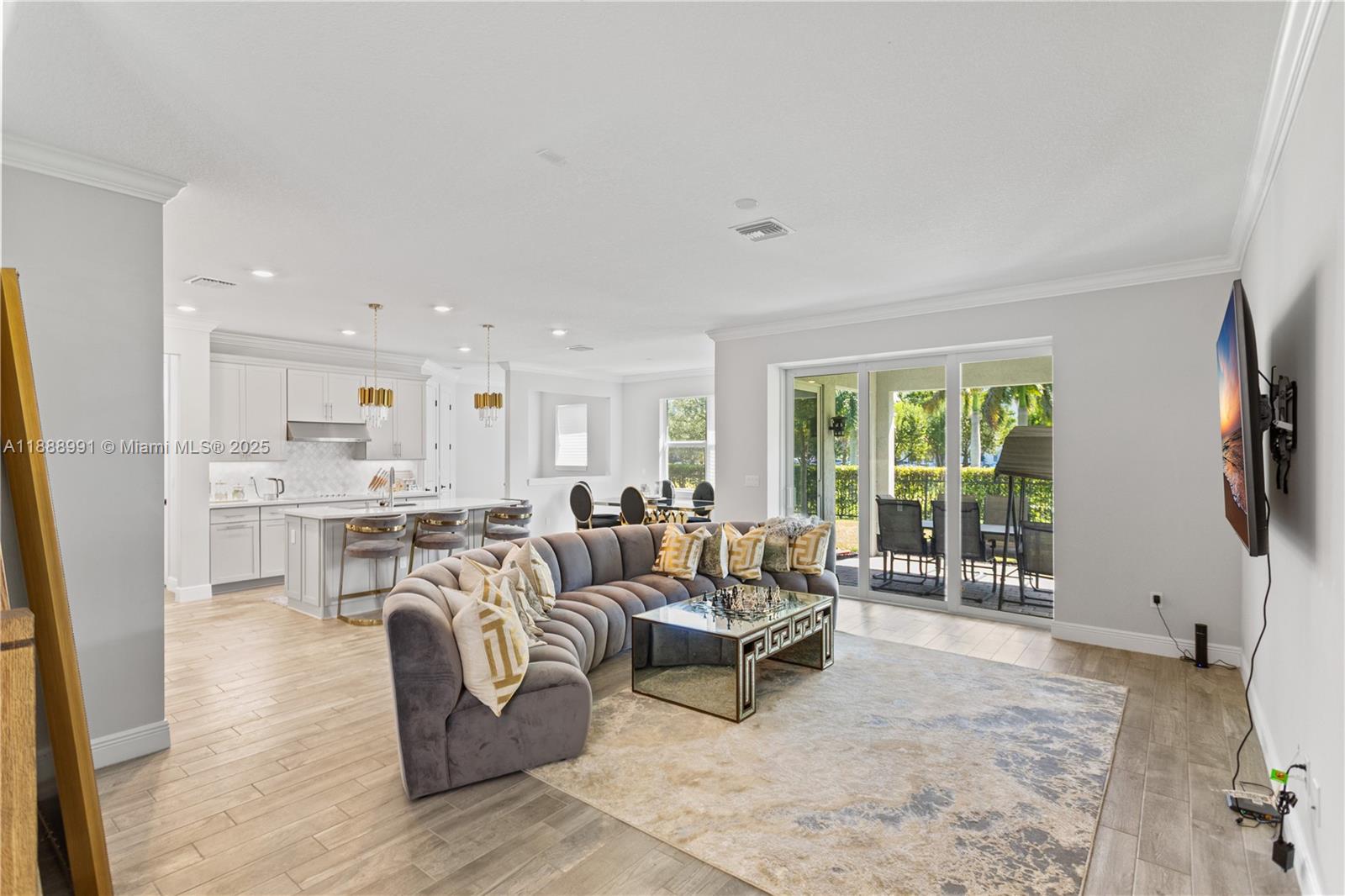 HILLCREST COUNTRY CLUB NO - Residential Lease