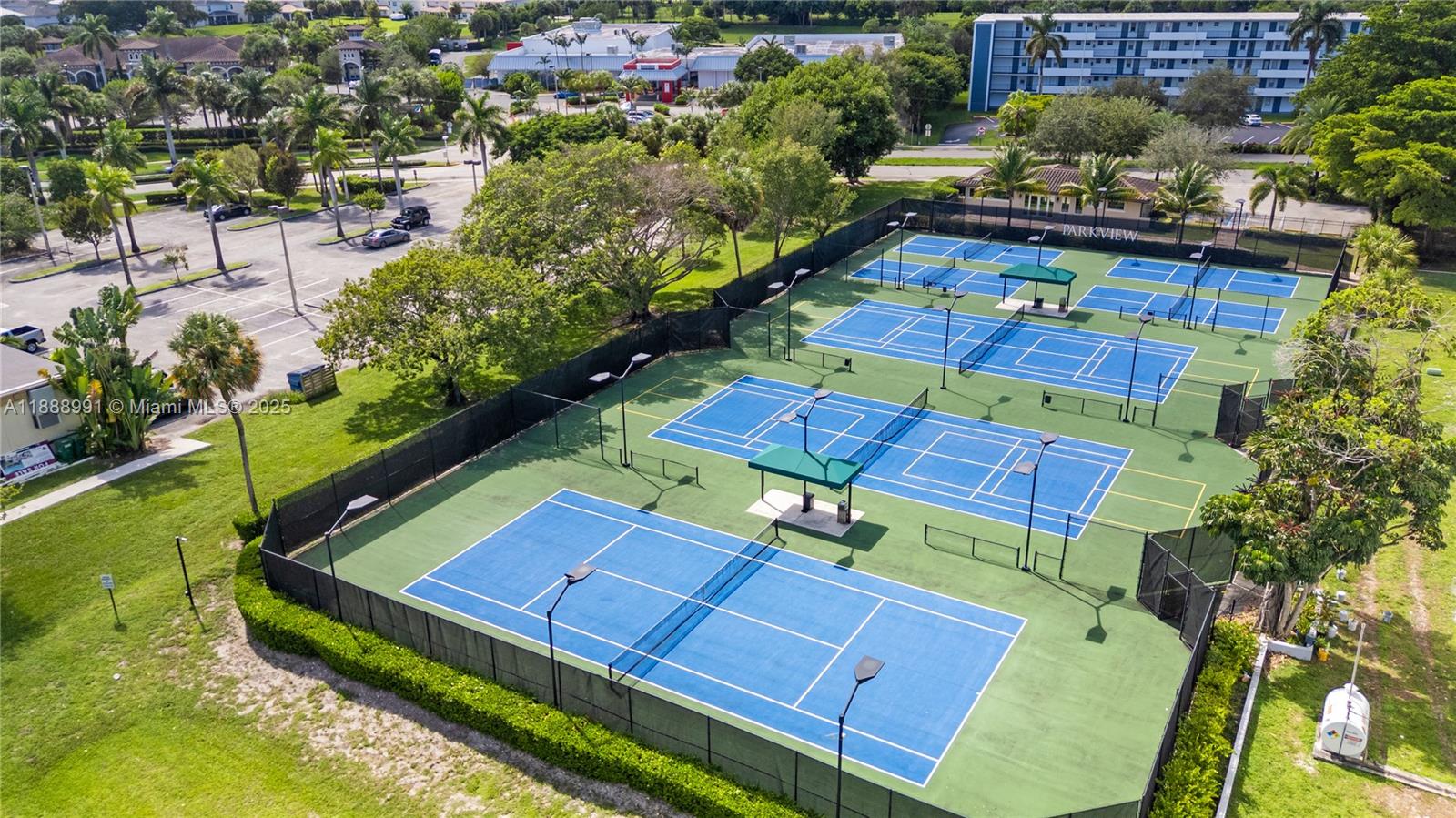 HILLCREST COUNTRY CLUB NO - Residential Lease