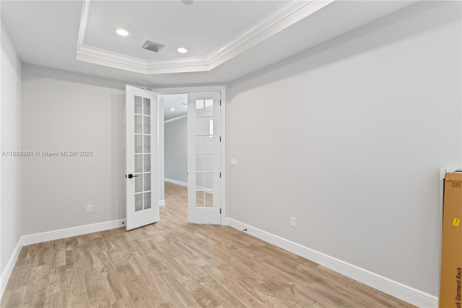 HILLCREST COUNTRY CLUB NO - Residential Lease