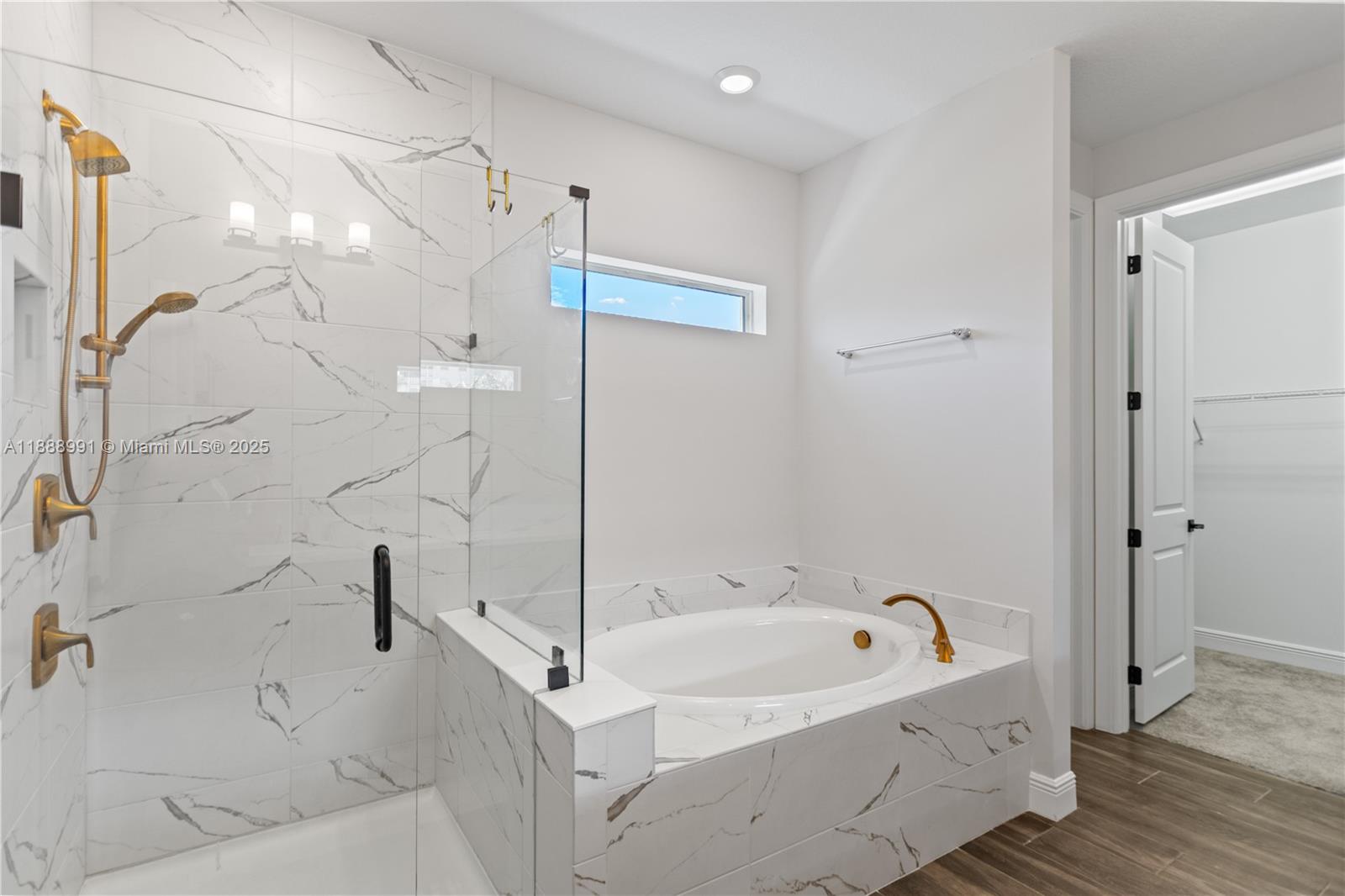 HILLCREST COUNTRY CLUB NO - Residential Lease