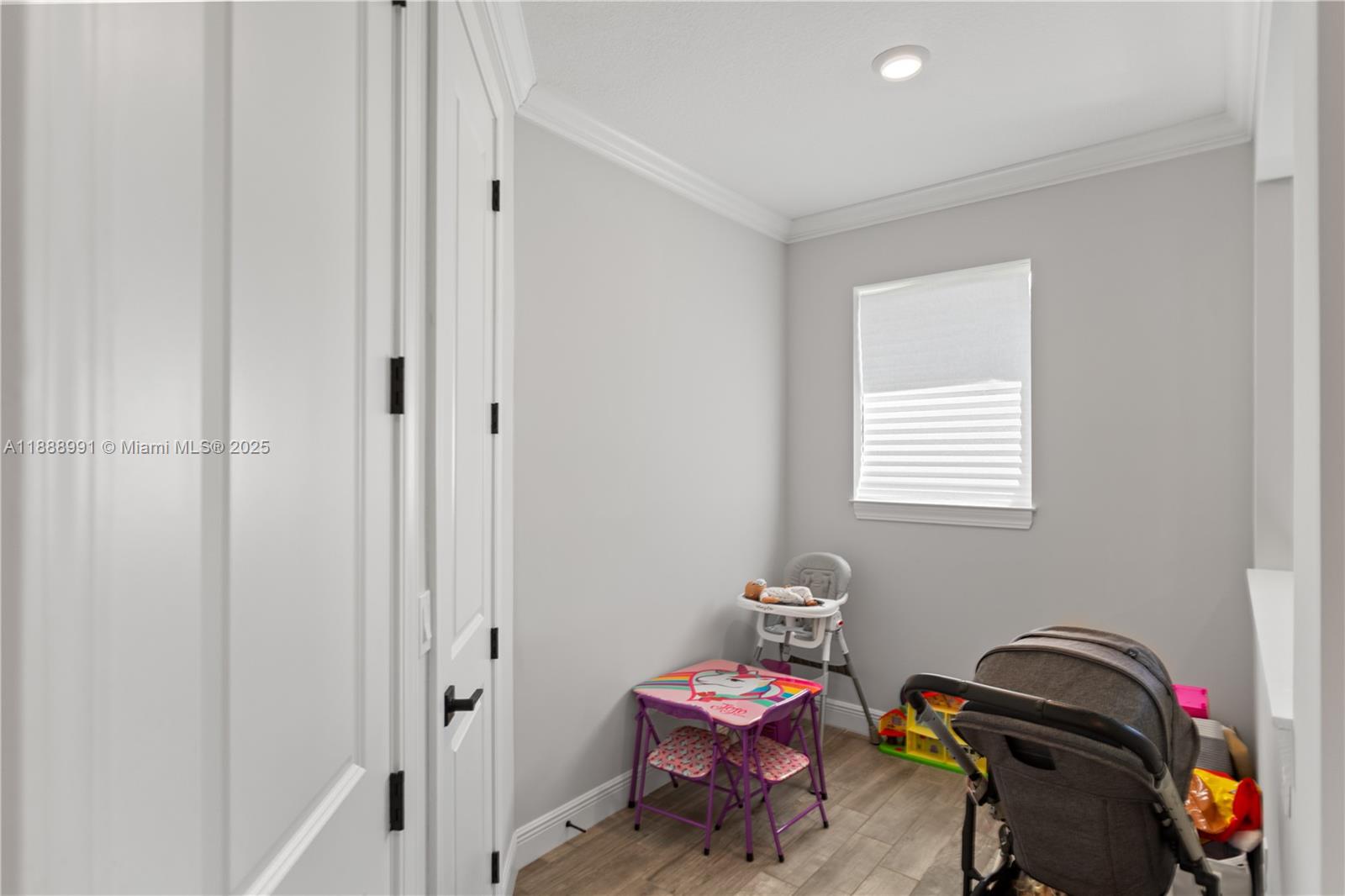 HILLCREST COUNTRY CLUB NO - Residential Lease