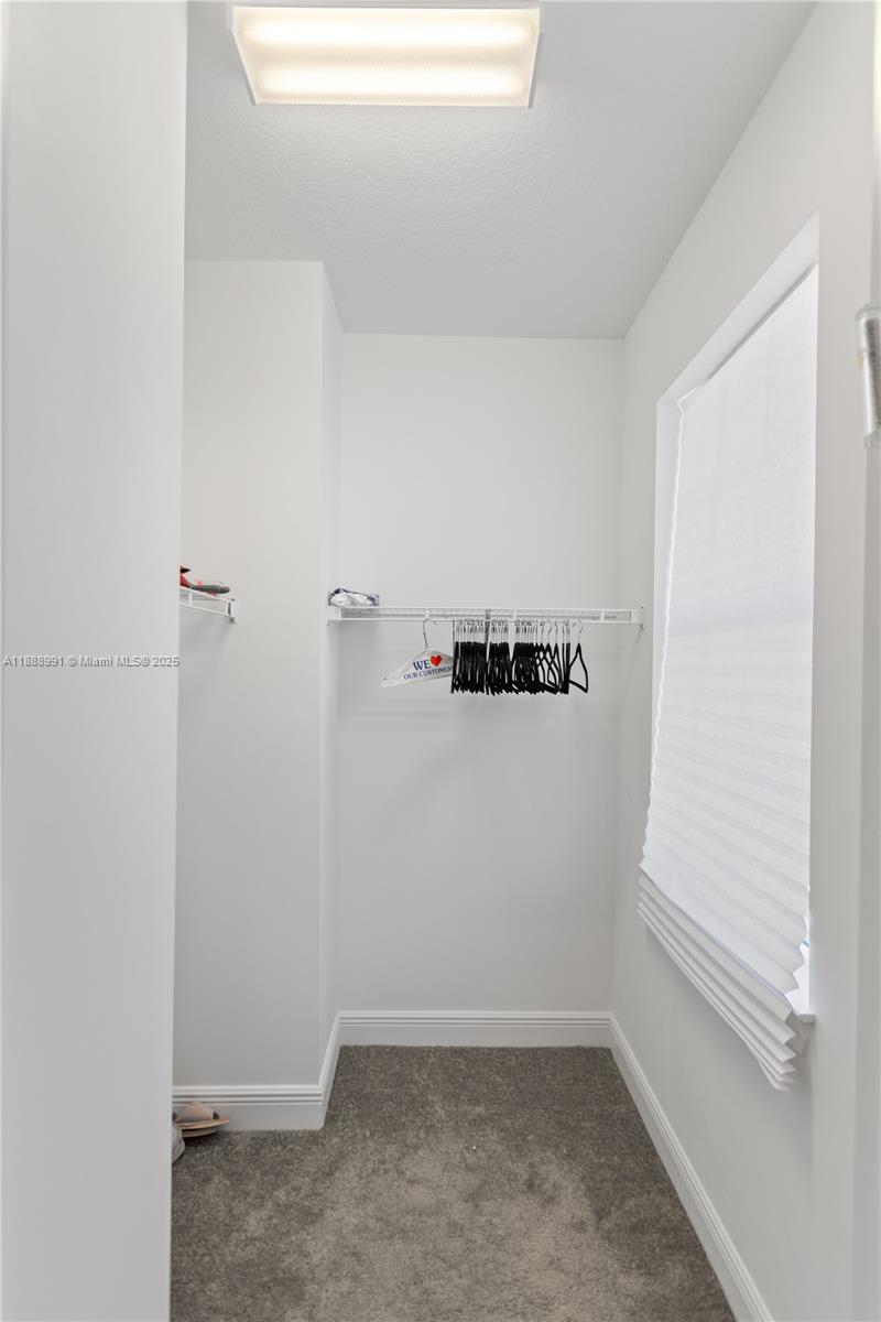 HILLCREST COUNTRY CLUB NO - Residential Lease