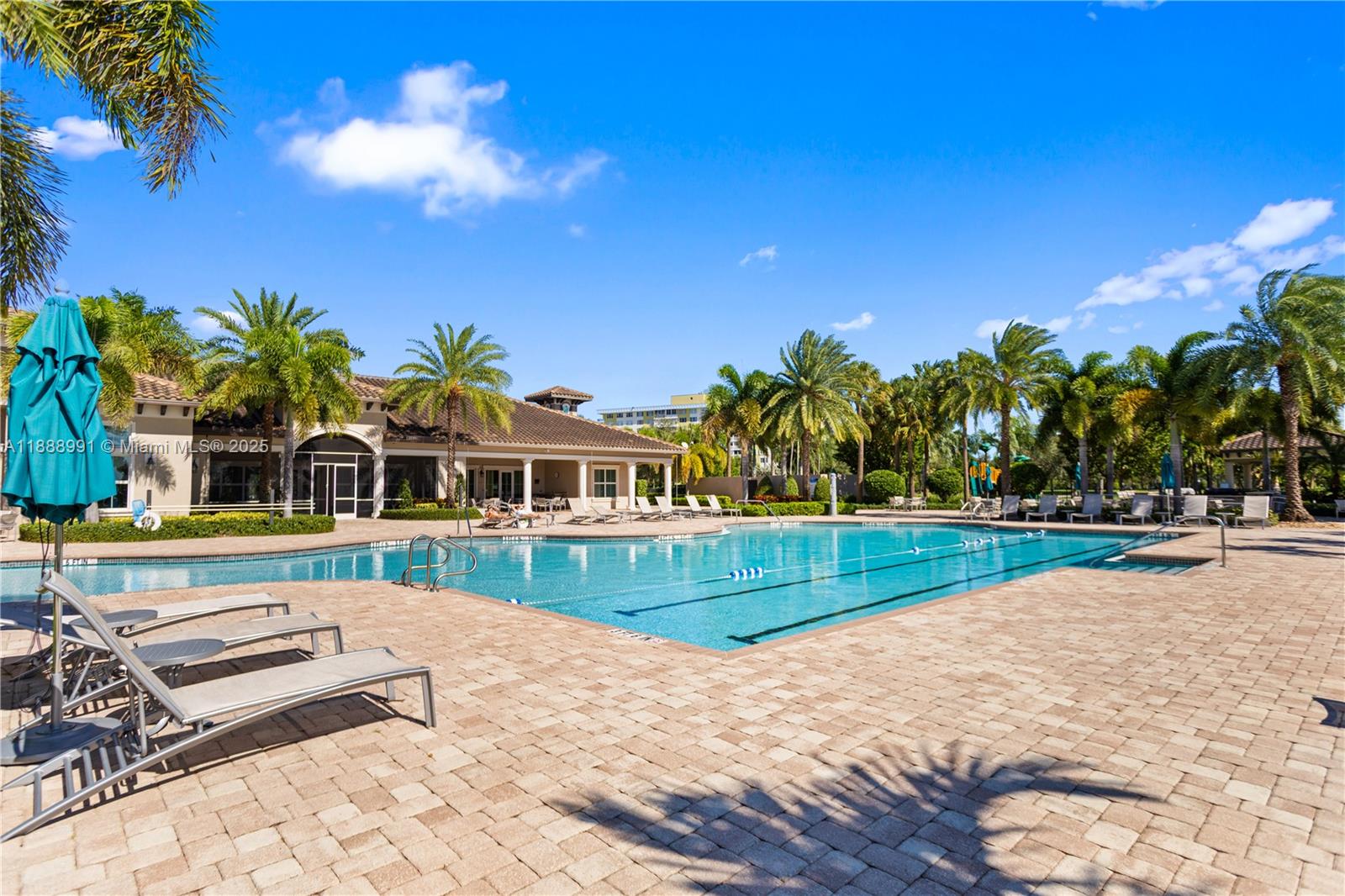 HILLCREST COUNTRY CLUB NO - Residential Lease