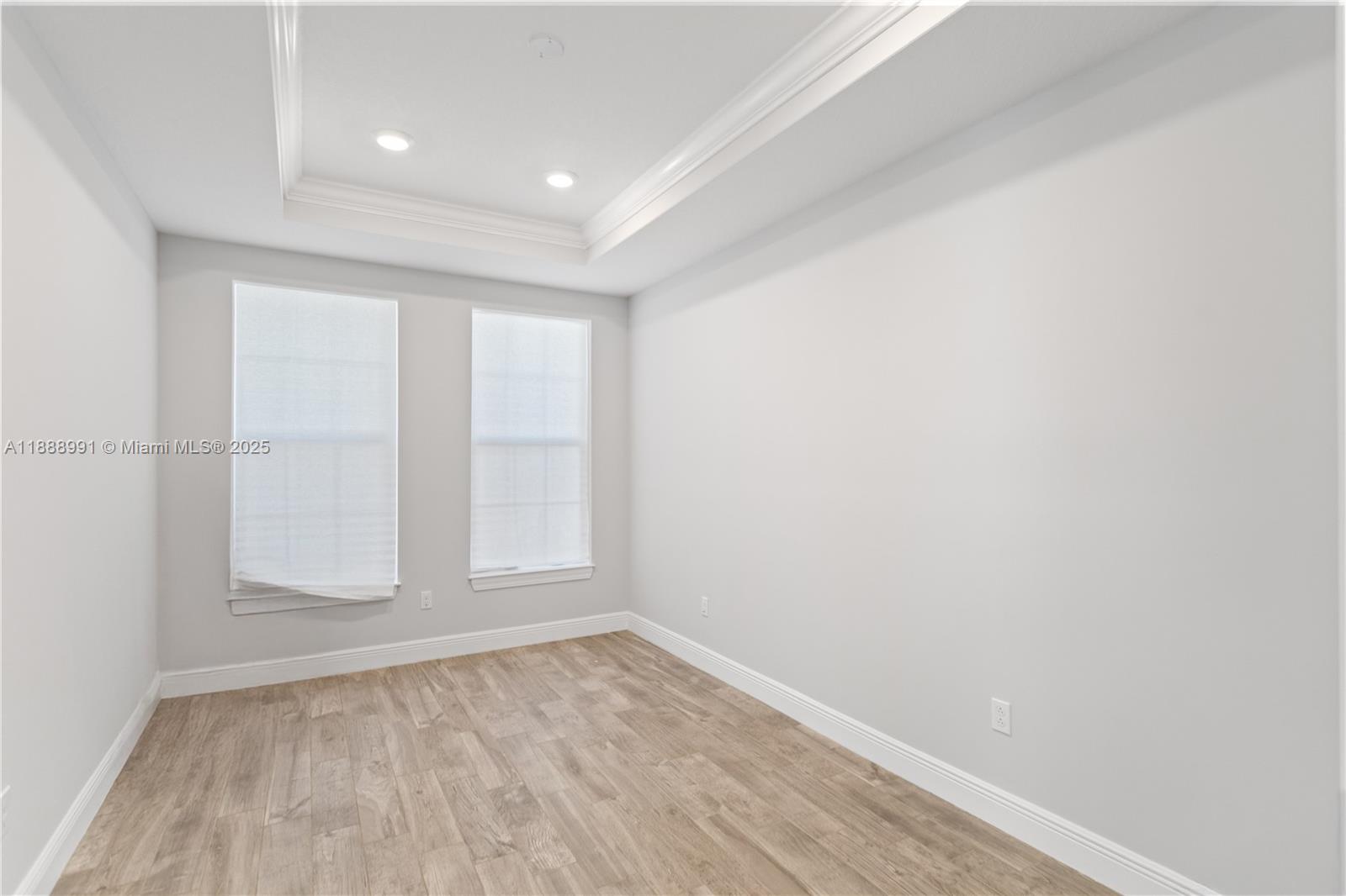 HILLCREST COUNTRY CLUB NO - Residential Lease