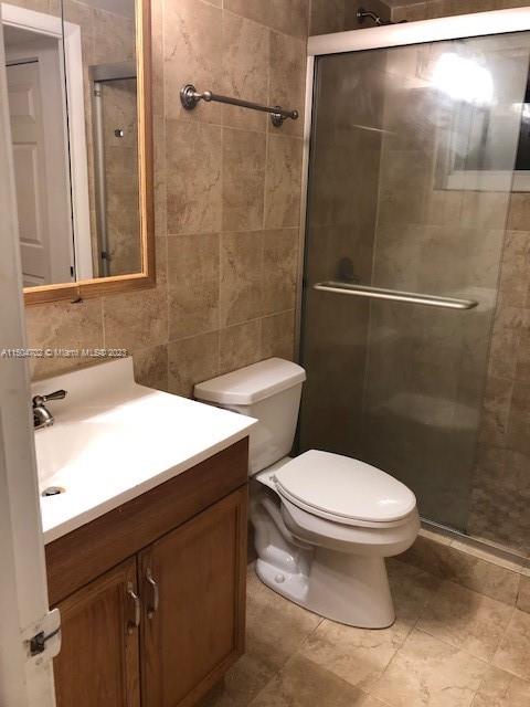 VILLAGE OF KINGS CREEK CO - Residential Lease