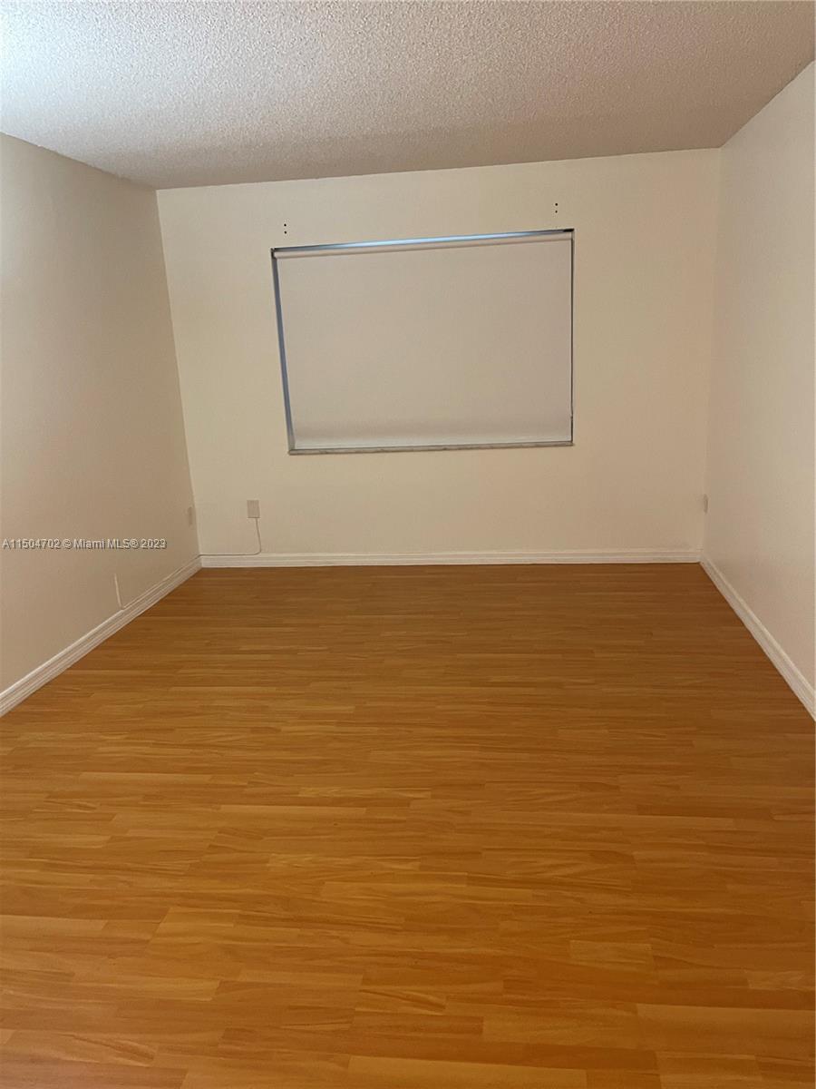 VILLAGE OF KINGS CREEK CO - Residential Lease