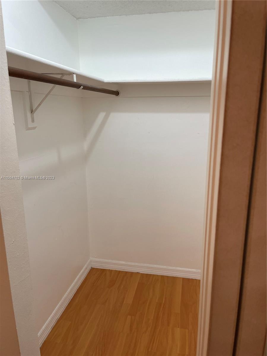 VILLAGE OF KINGS CREEK CO - Residential Lease