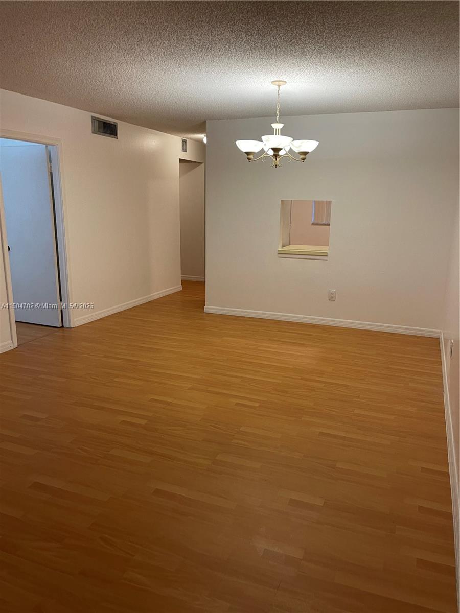 VILLAGE OF KINGS CREEK CO - Residential Lease