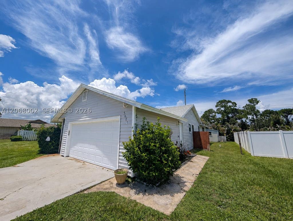 Photo of 5601 Paleo Pines Cir, Fort Pierce, FL 34951 (MLS # A12068002)