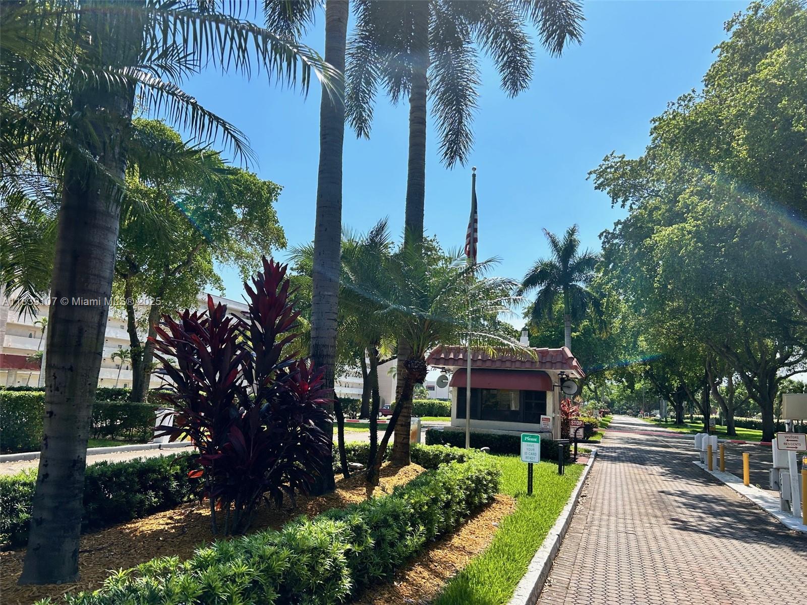 HOLLYBROOK GOLF - Residential