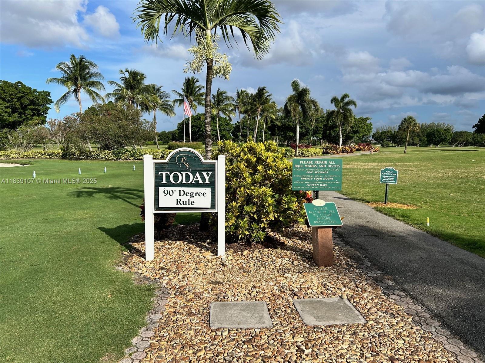 HOLLYBROOK GOLF - Residential