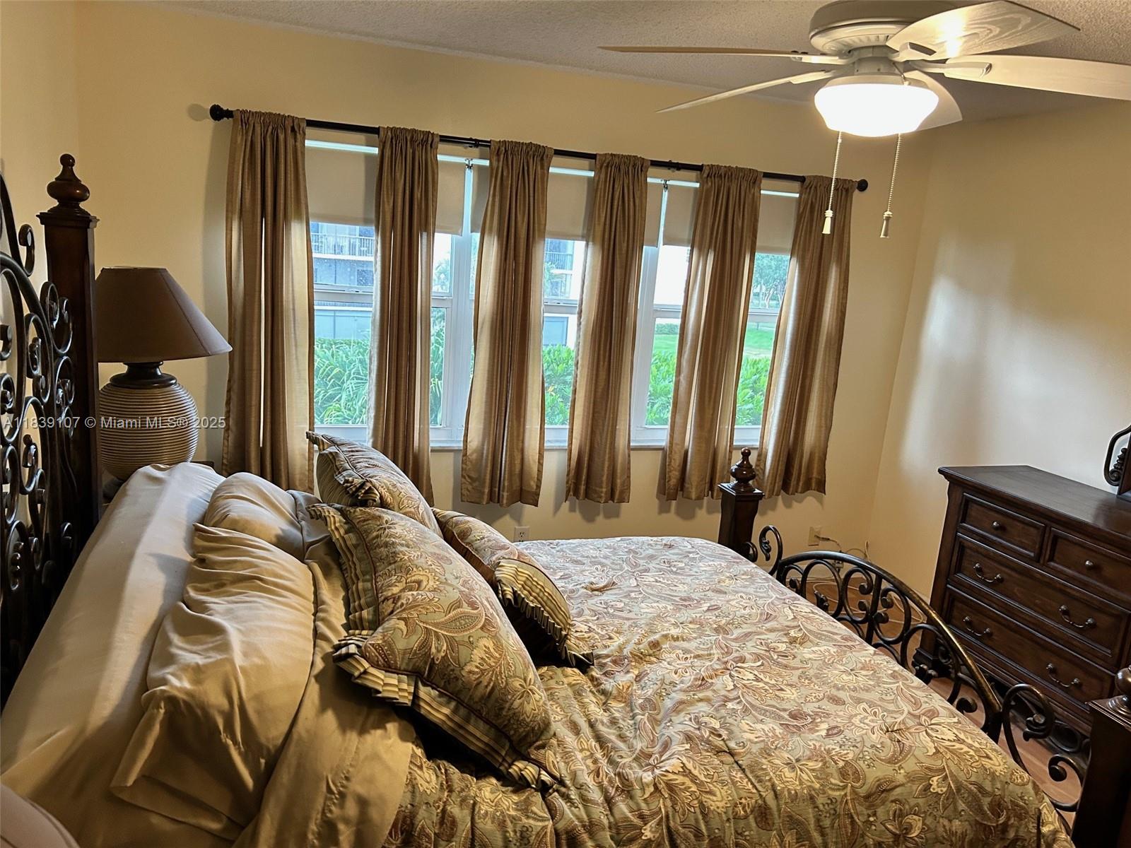 HOLLYBROOK GOLF - Residential