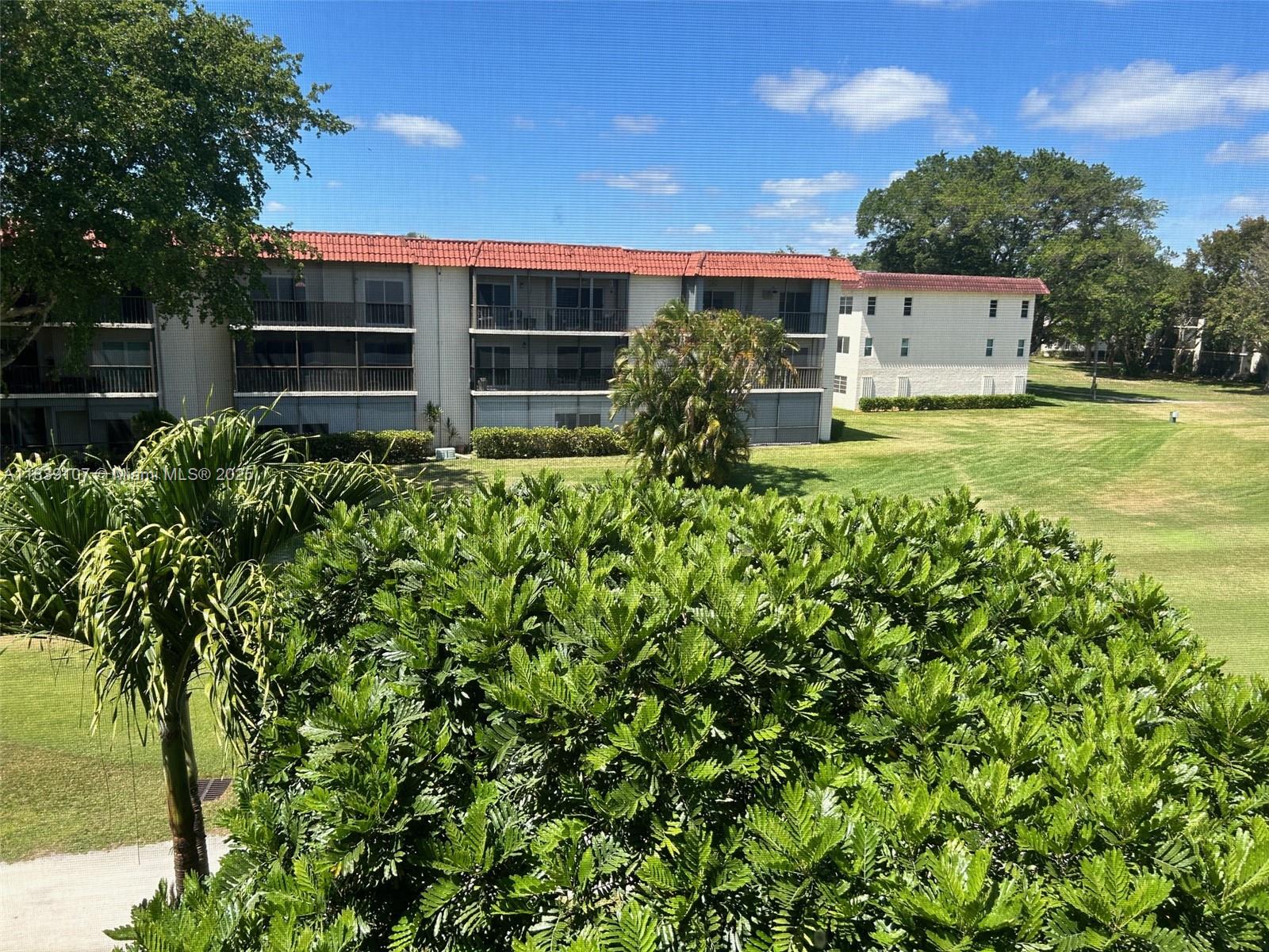 HOLLYBROOK GOLF - Residential