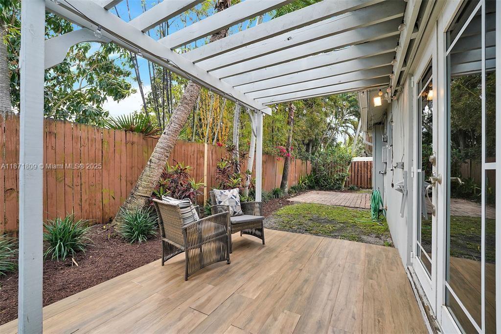 LAUDERDALE PARK 6-33 1/2 - Residential