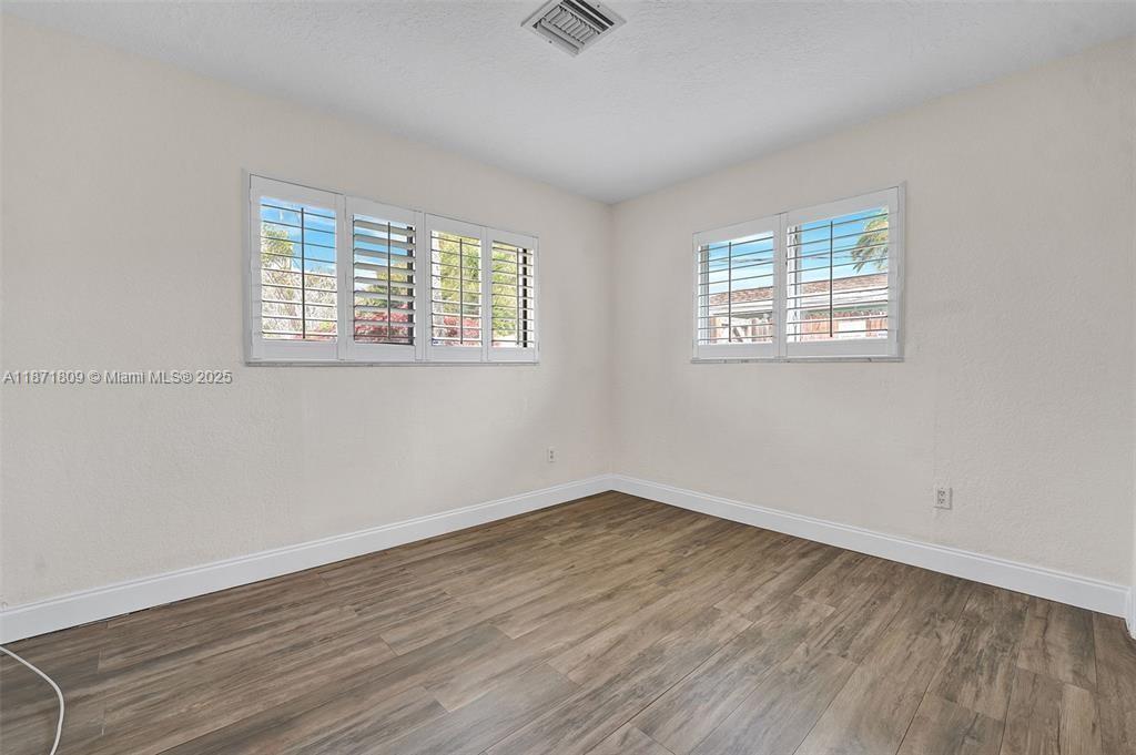 LAUDERDALE PARK 6-33 1/2 - Residential