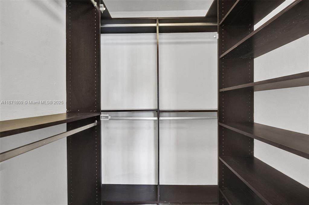 LAUDERDALE PARK 6-33 1/2 - Residential