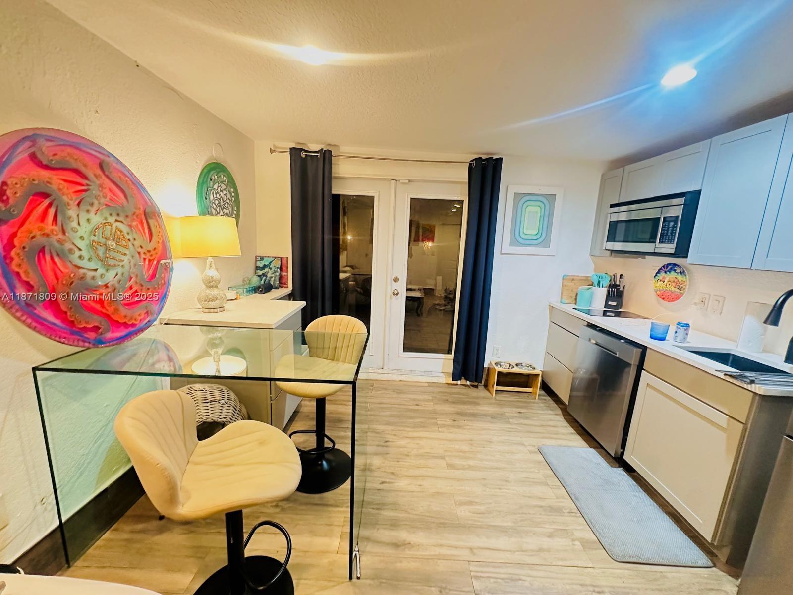 LAUDERDALE PARK 6-33 1/2 - Residential