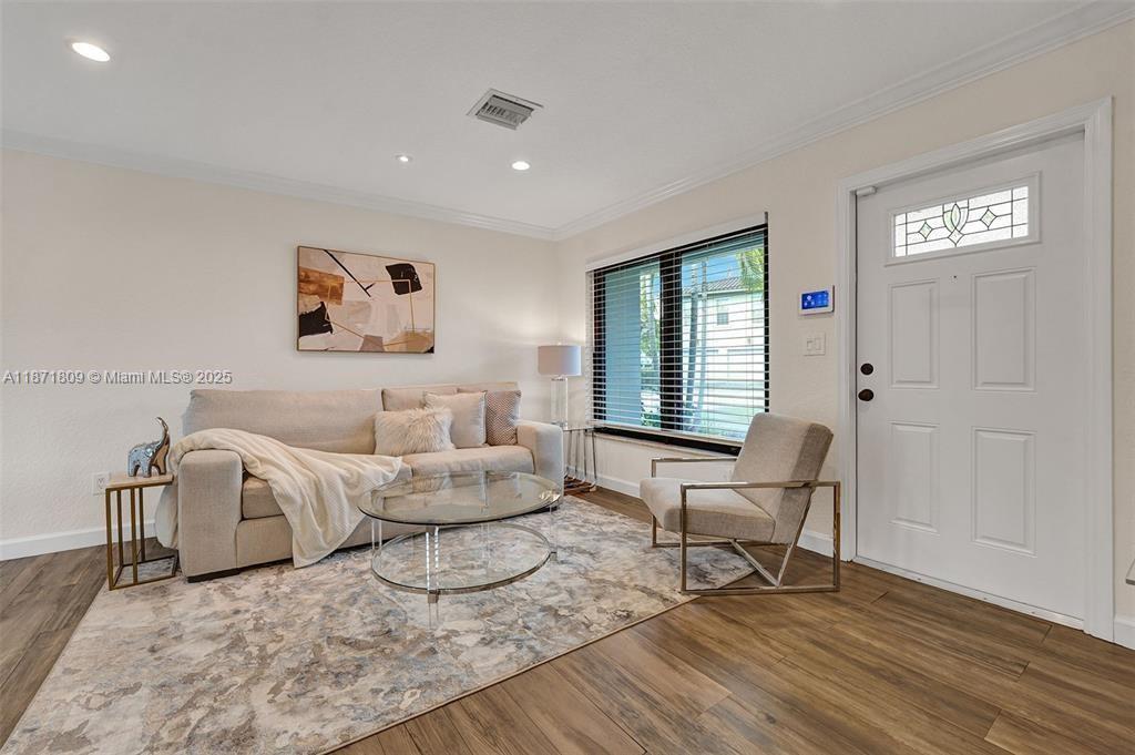 LAUDERDALE PARK 6-33 1/2 - Residential