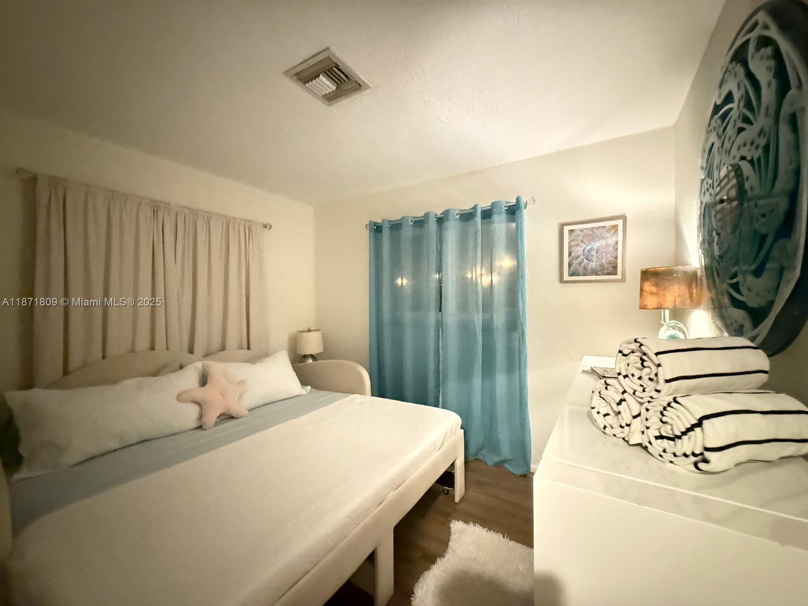 LAUDERDALE PARK 6-33 1/2 - Residential