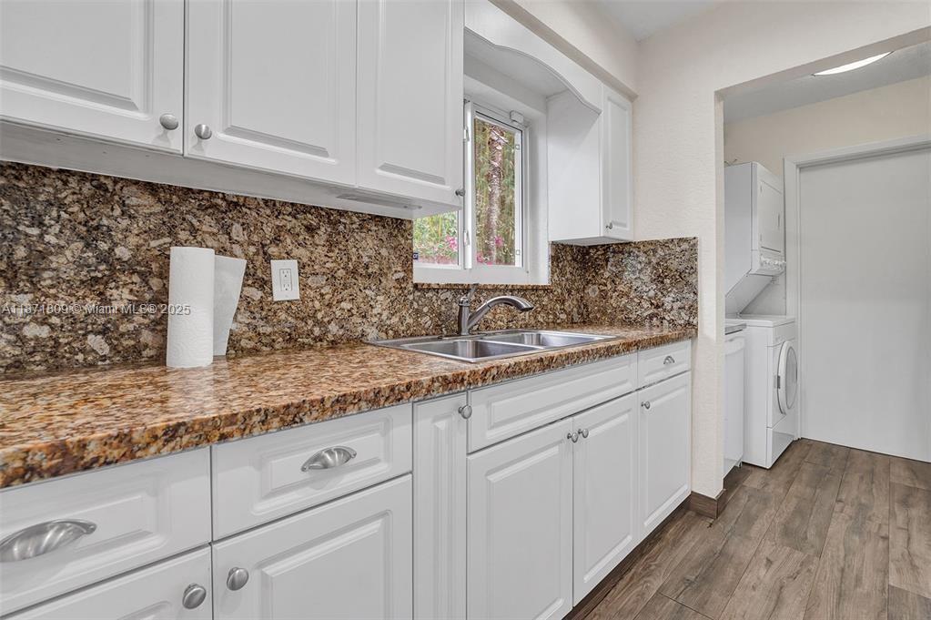 LAUDERDALE PARK 6-33 1/2 - Residential