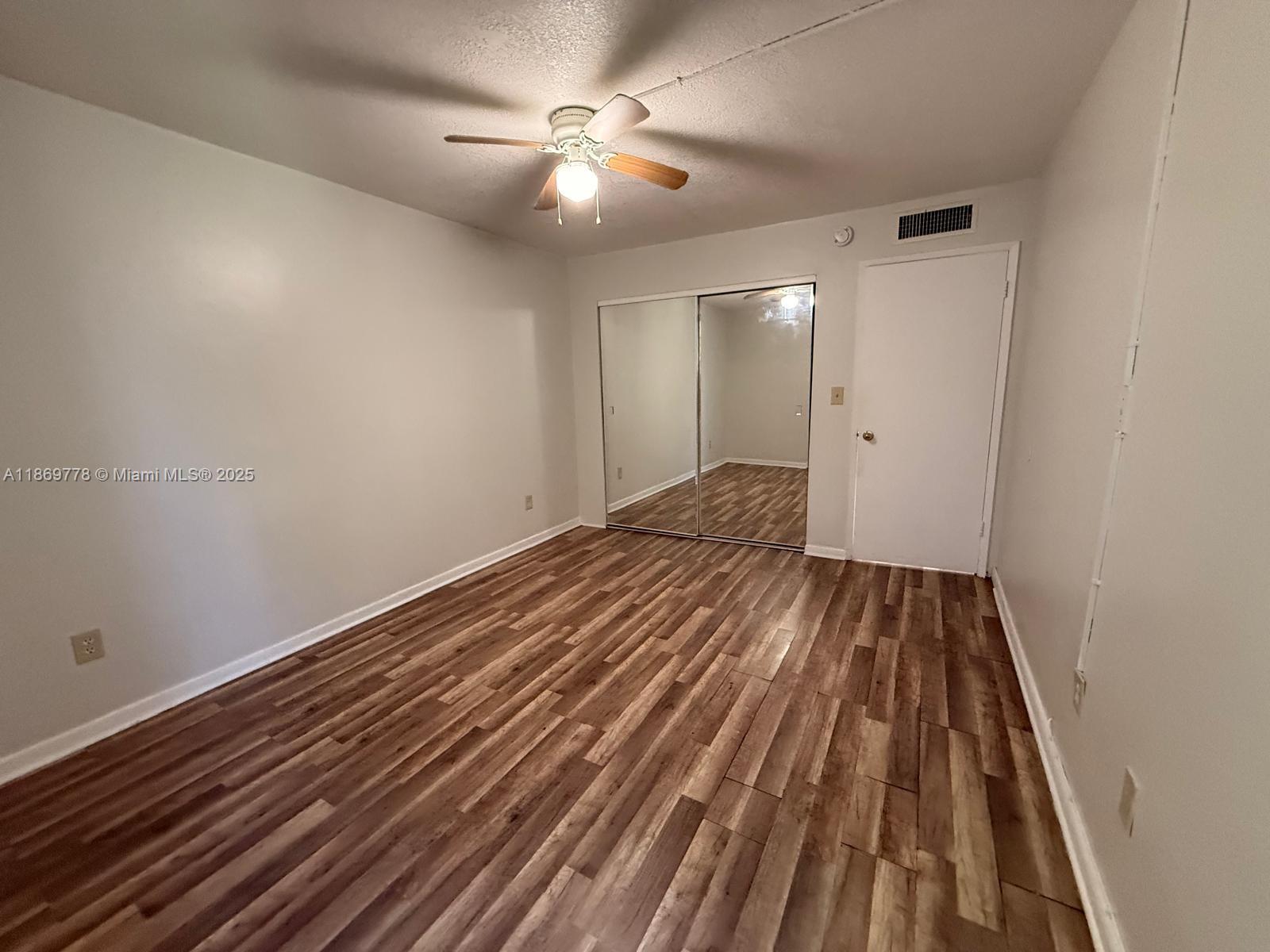 1 Bed/1 Bath, large living room, balcony and 2 cars allowed. Community pool. Central Fontainebleau area near FIU, airport, Costco & Walmart. Laundry in building.