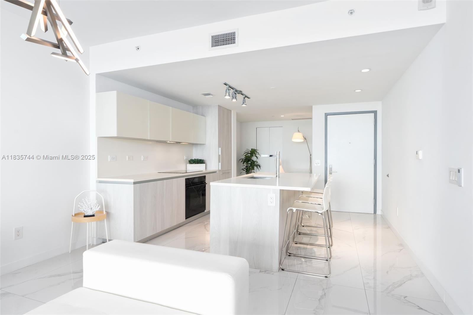 3131 NE 7th Ave 1202, Miami, FL, 33137/$875,000 2 3131 NE 7th Ave 1202