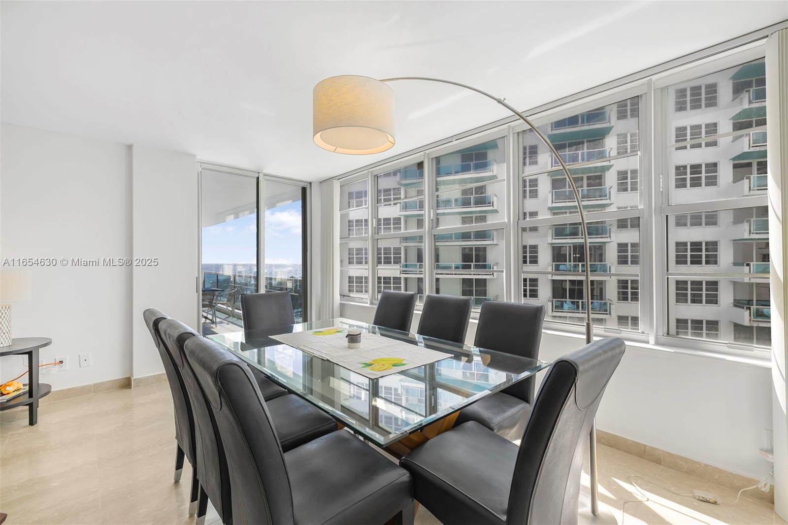 5151 Collins Ave 730 +DEN
