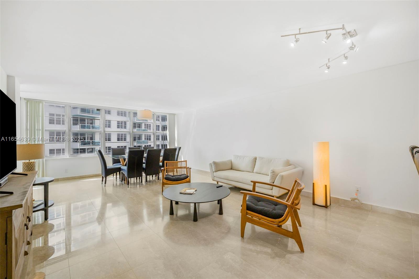 5151 Collins Ave 730 +DEN