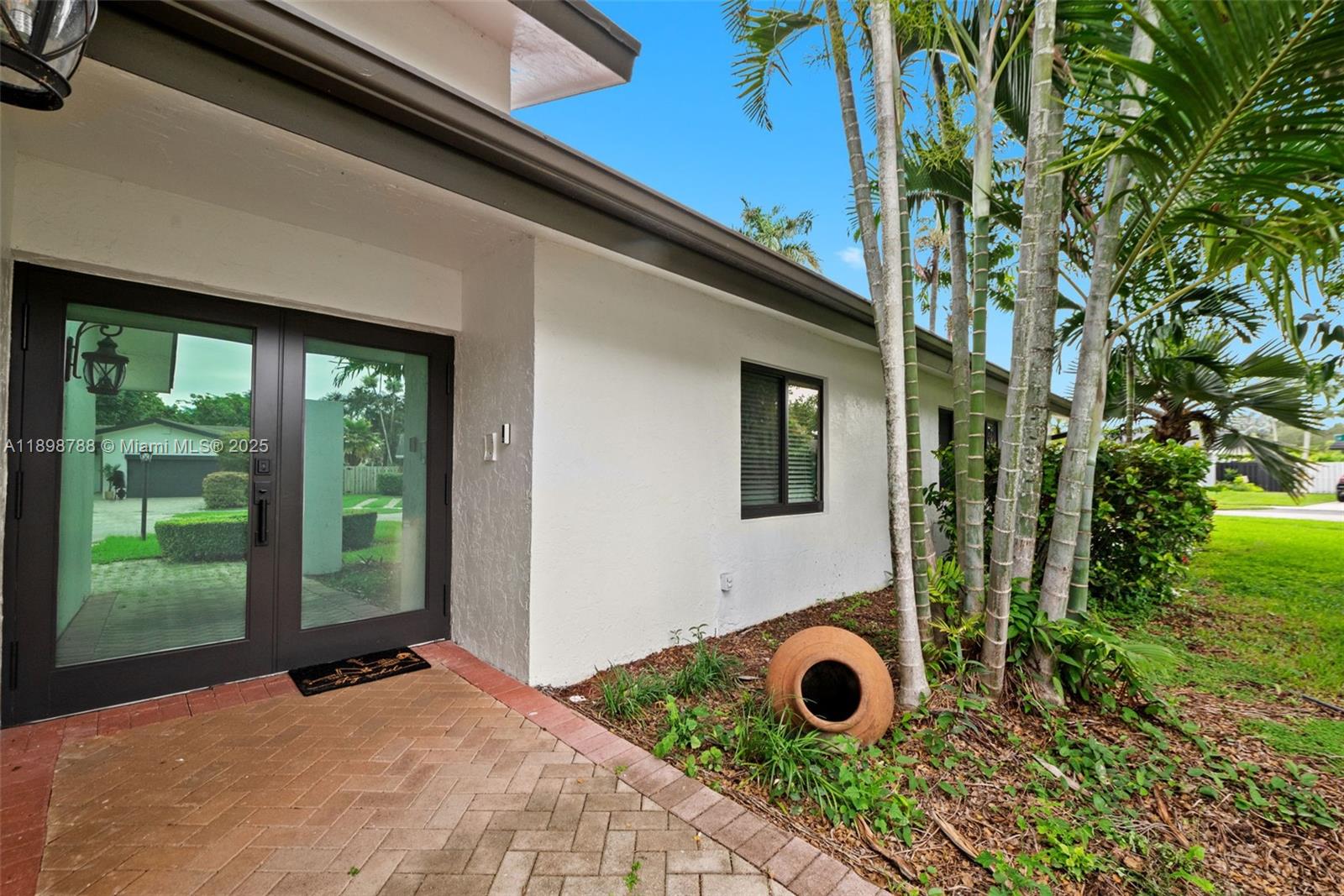 11471 SW 105th Ter, Miami, FL, 33176/$1,150,000 1 11471 SW 105th Ter
