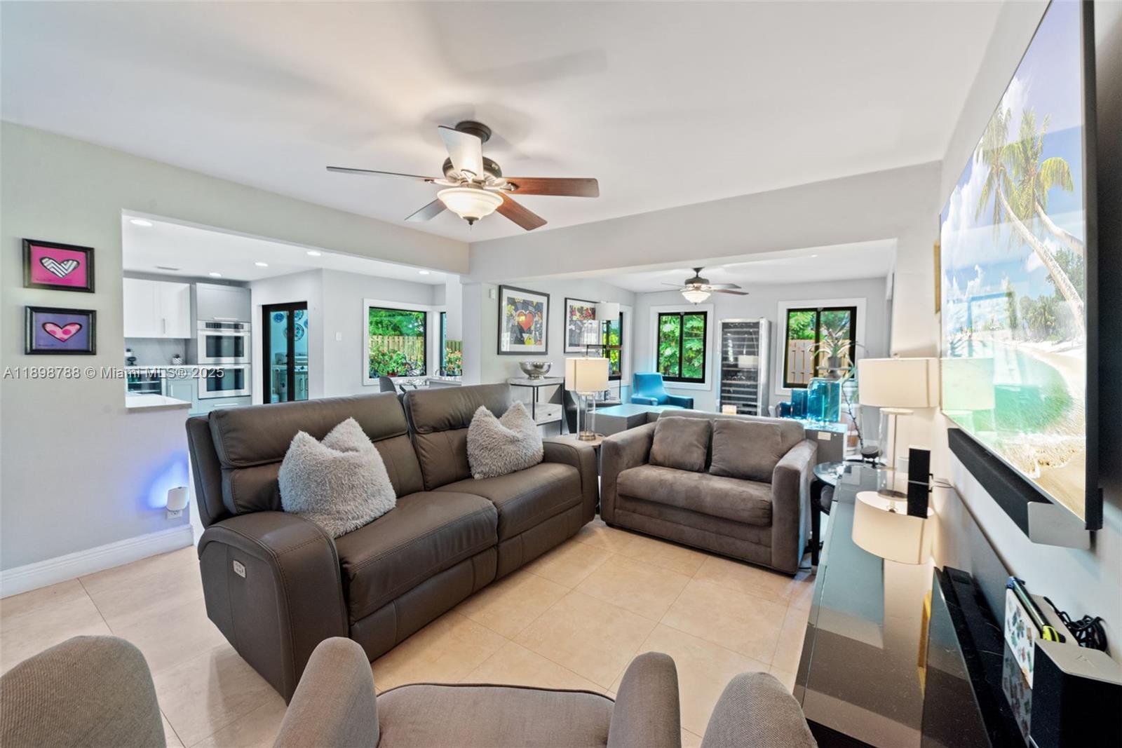 11471 SW 105th Ter, Miami, FL, 33176/$1,150,000 4 11471 SW 105th Ter