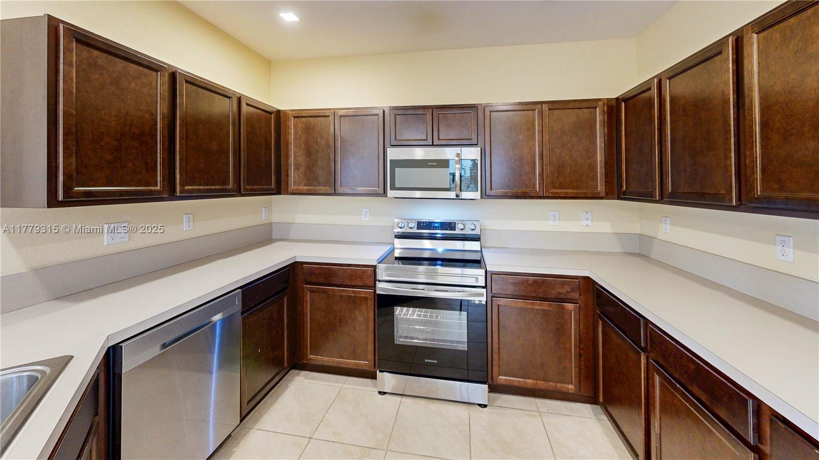 SUMMERVILLE VILLAS - Residential