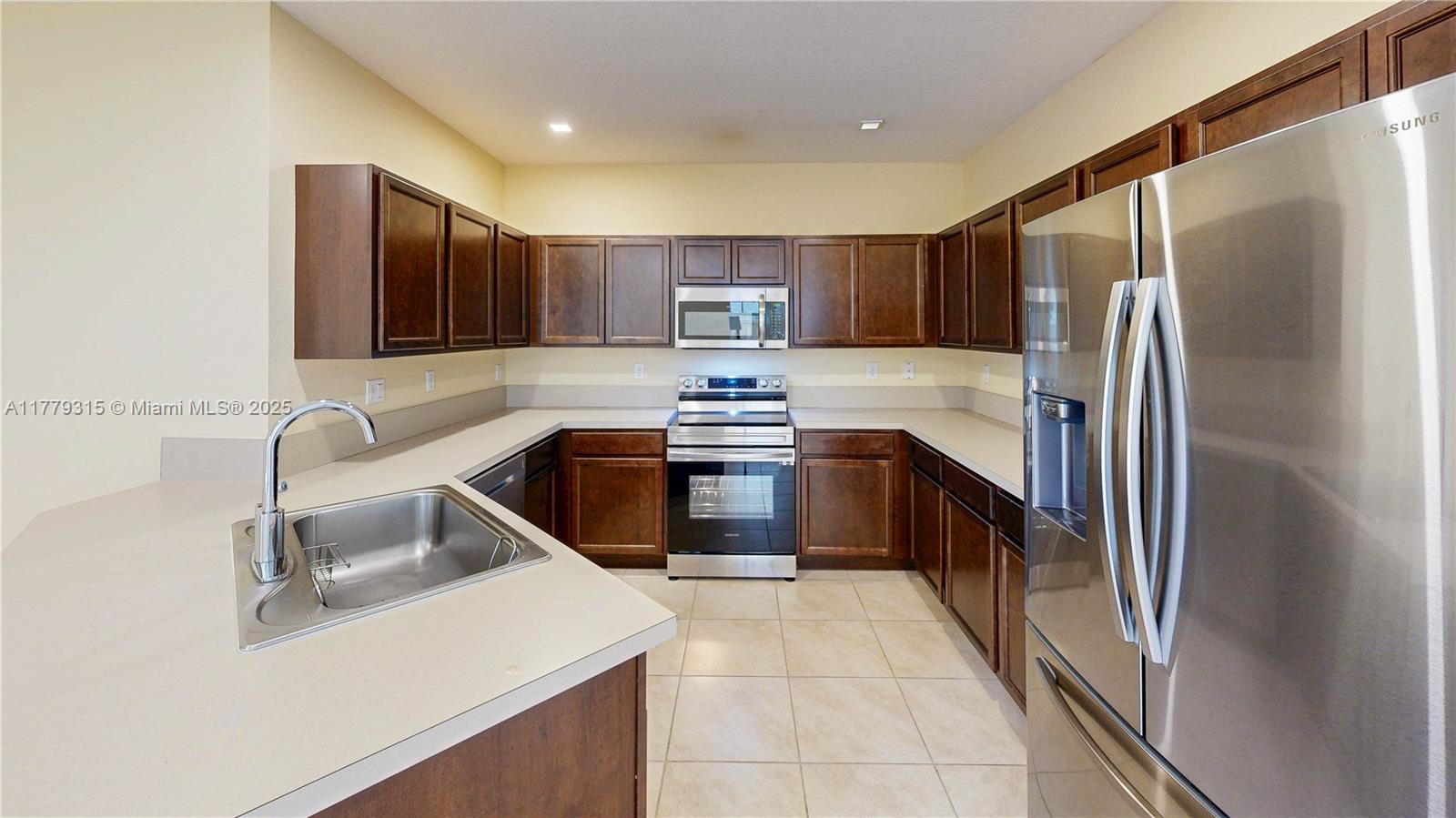 SUMMERVILLE VILLAS - Residential