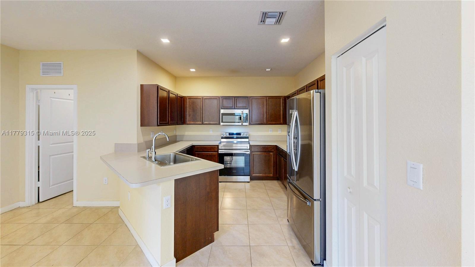 SUMMERVILLE VILLAS - Residential