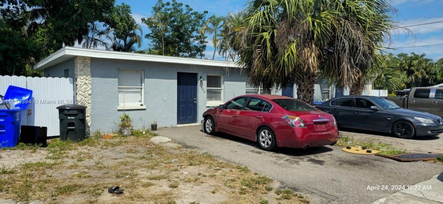 This is a stunning triplex, With a solid 7% cap rate, this property is perfectly positioned to generate consistent rental income and achieve long-term appreciation. Recently renovated, highly competitive asking price, you'll enjoy a solid return on your investment. Don't miss out on this incredible opportunity to grow your portfolio and achieve financial success. Contact us now to schedule a showing.
