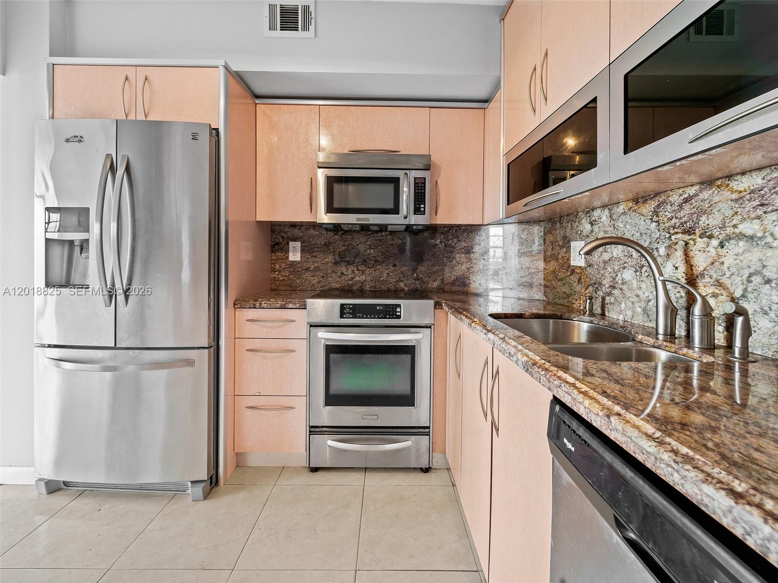 ARLEN HOUSE WEST CONDO - Residential