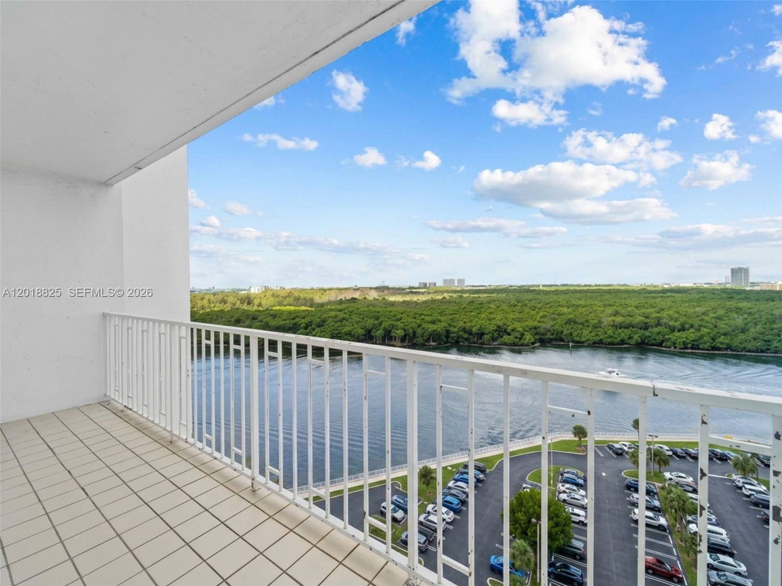 ARLEN HOUSE WEST CONDO - Residential