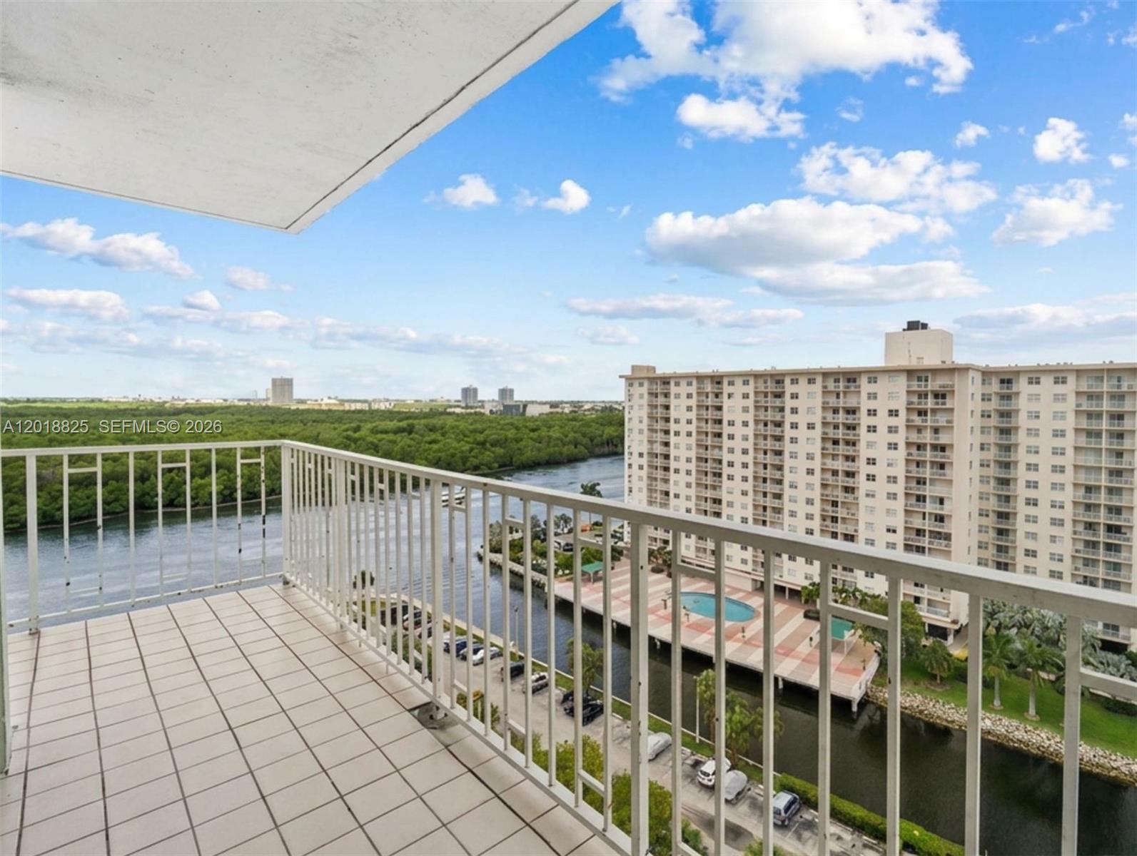 ARLEN HOUSE WEST CONDO - Residential