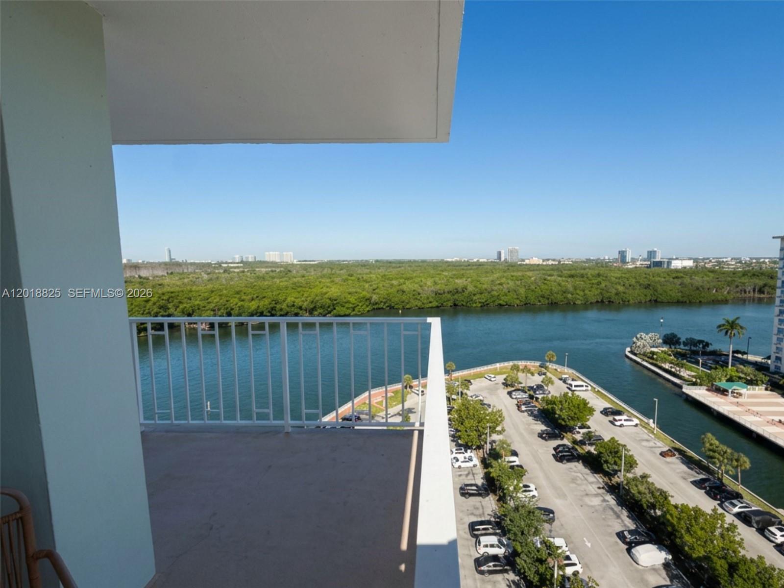 500 Bayview Dr 1421