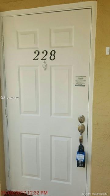 LAURELS AT SHERWOOD CONDO - Residential Lease