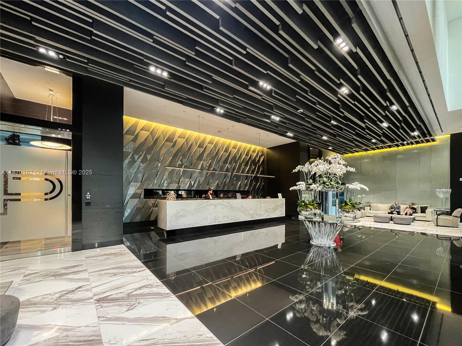 PARAMOUNT MIAMI WORLDCENT - Residential