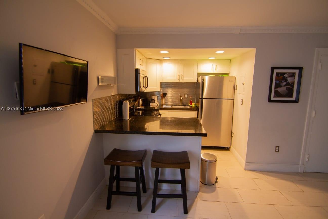 HIBISCUS SOUTH CONDO - Residential Lease