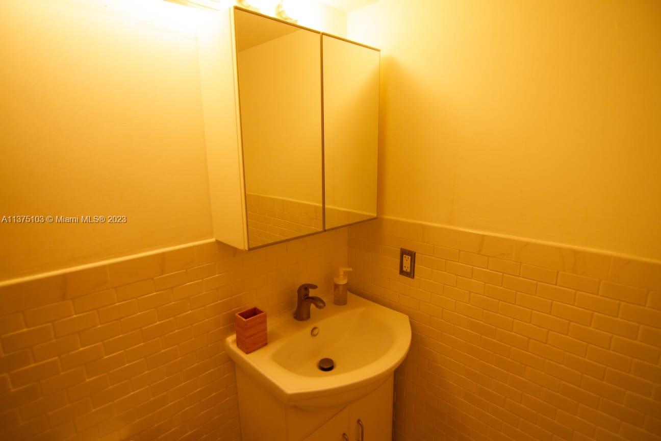 HIBISCUS SOUTH CONDO - Residential Lease