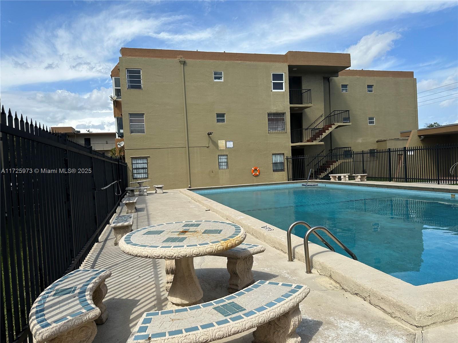 PALMETTO SPRINGS CONDO VI - Residential