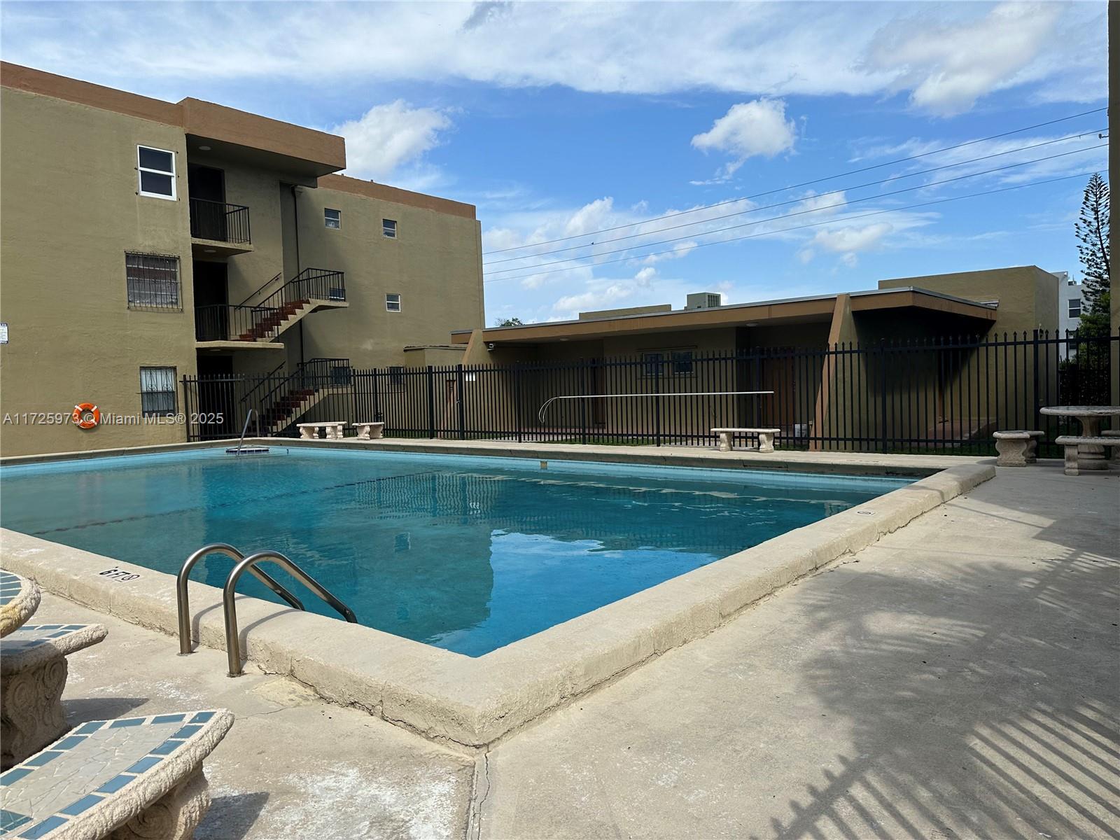PALMETTO SPRINGS CONDO VI - Residential