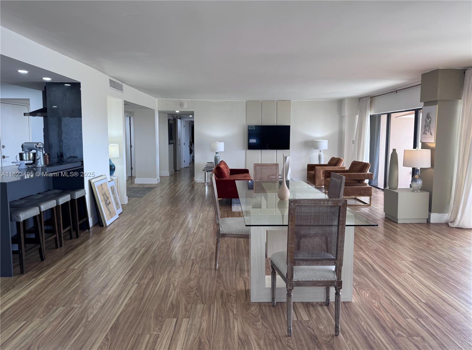 CRICKET CLUB CONDO - Residential