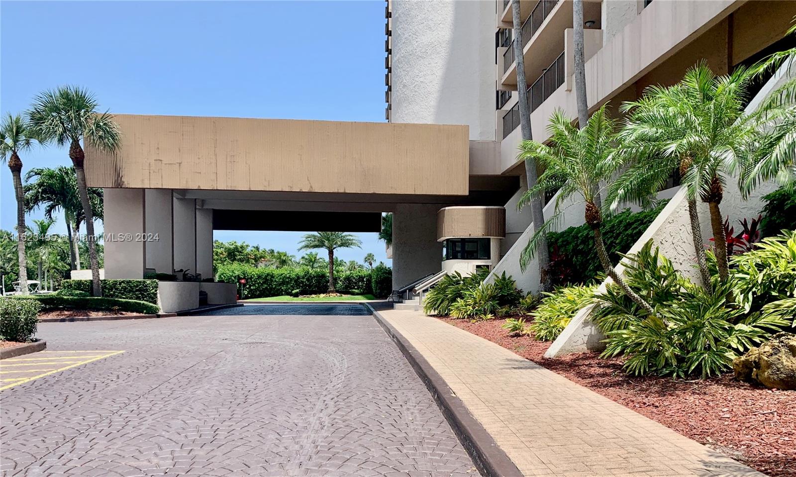 CRICKET CLUB CONDO - Residential