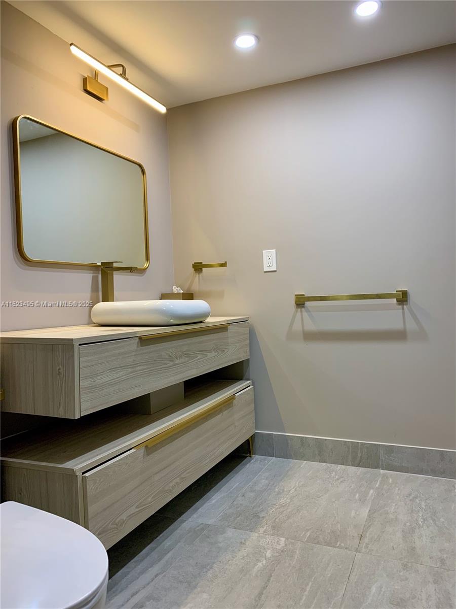 CRICKET CLUB CONDO - Residential