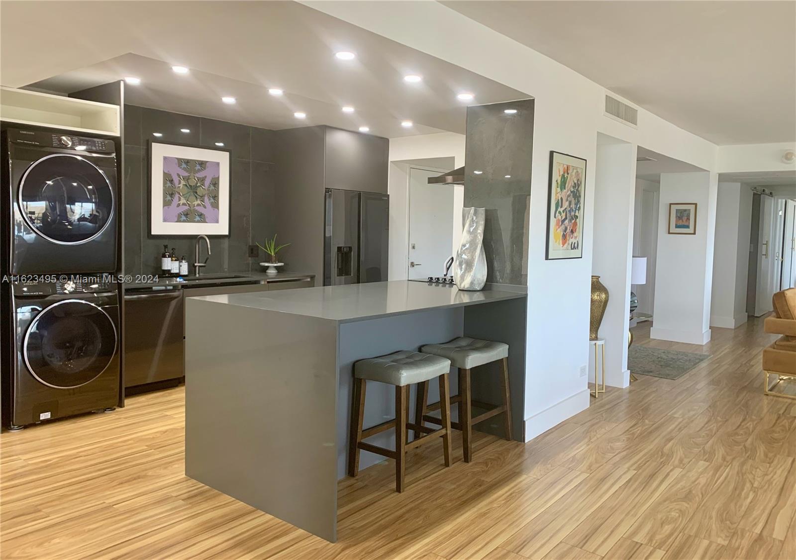 CRICKET CLUB CONDO - Residential